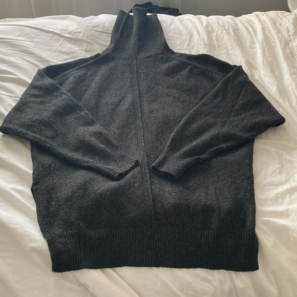 Oversized H&M Turtleneck - Picture 1 of 4
